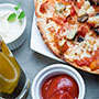 Pizza z szynką i pieczarkami